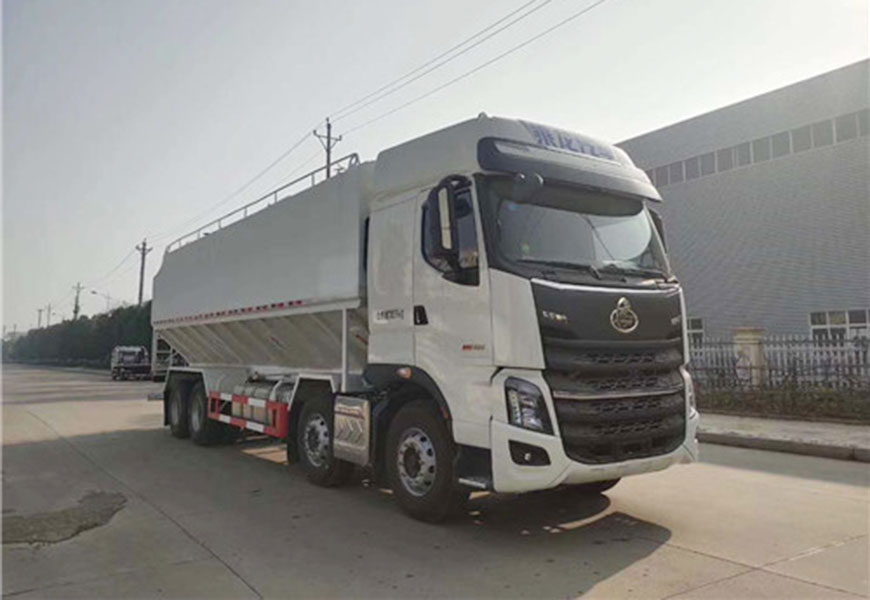 國(guó)六東風(fēng)柳汽前四后八40方飼料車(chē)