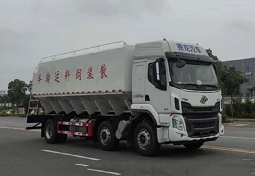 國(guó)六東風(fēng)柳汽小三軸30方飼料運(yùn)輸車(chē)