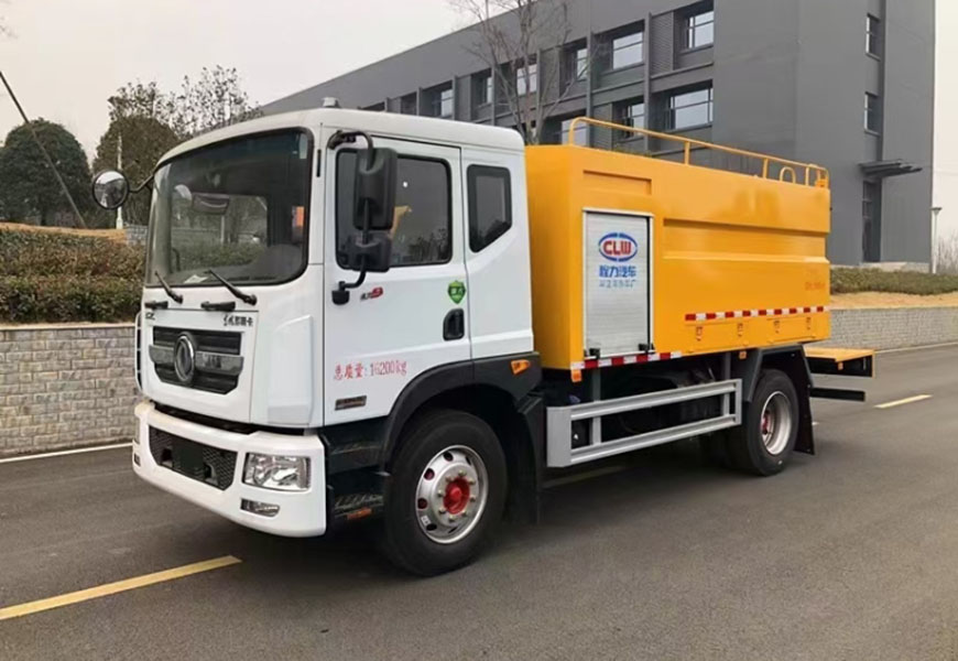 國(guó)六東風(fēng)多利卡D9下水道疏通清洗車(chē)