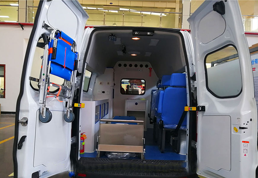 國(guó)六福特V362中軸中頂救護(hù)車(chē)（汽油版）