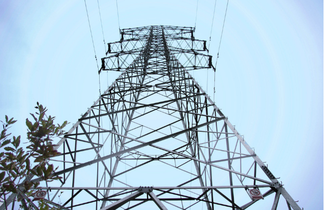 旁路作業(yè)車(chē)進(jìn)行帶電作業(yè)完成變壓器更換工作