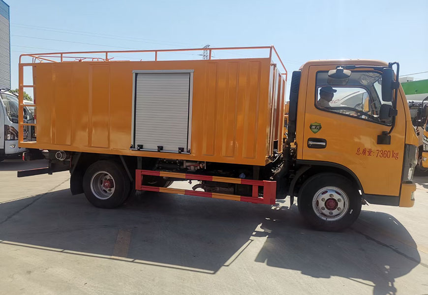 小多利卡污水處理車(chē)